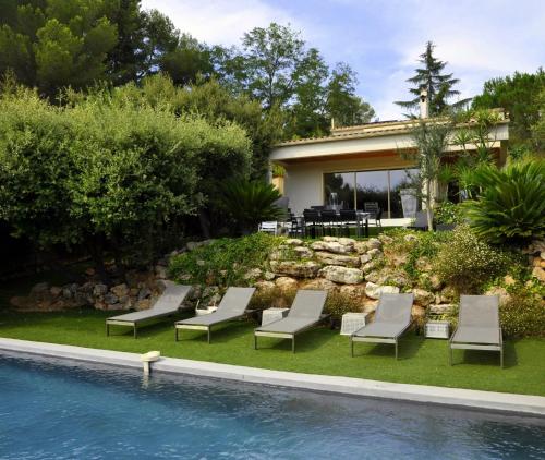 Villa de standing chambres climatisées avec piscine et jardin privatifs - Location, gîte - Biot