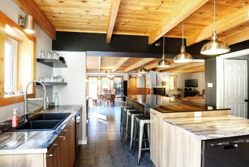 Chalets Alpins - 11 Chemin des Skieurs in Stoneham (QC)