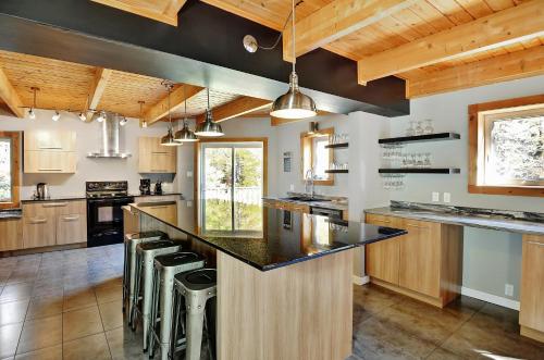 Chalets Alpins - 11 Chemin des Skieurs in Stoneham (QC)