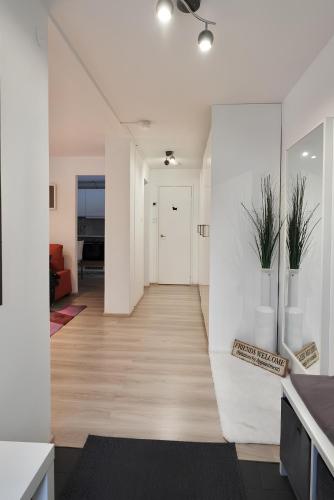 Bejárat, GuestFirst- Relax by the Sea 4 Min to Beach FREE Parking in Eira