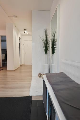 Bejárat, GuestFirst- Relax by the Sea 4 Min to Beach FREE Parking in Eira