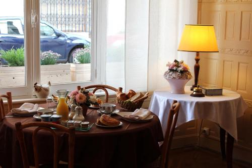 Instalaciones, Hotel California in Vichy