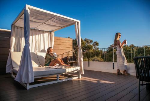 Hotel Santanyi Port Room Type - Deluxe Rooftop Room with Terrace and Bali Bed