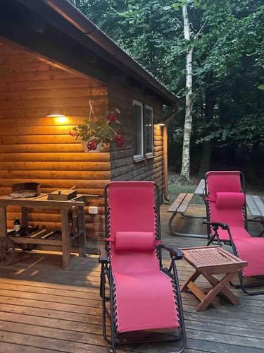 Lonnekullen, enkel sommarstuga mitt i skogen pa Osterlen med dusch ute in Vik