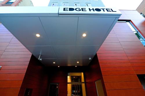 Вход, Edge Hotel in Гарлем