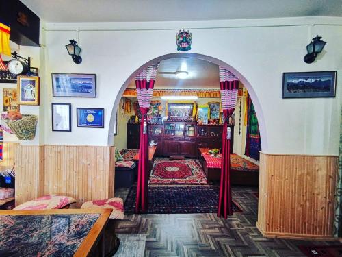 Attractions, Paul's stay in Hillside