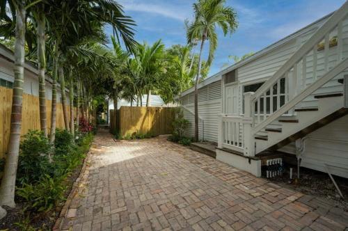 Southern Palms - image 6