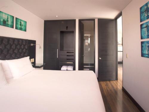 54662912 Hotel 104 Art Suites