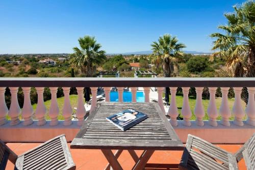 Villa Atlantico In Carvoeiro in ซาลิโกส