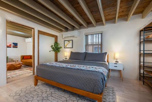 Casa Saint Francis- King Bed-Patio & Fire Pit -2BR - Santa Fe