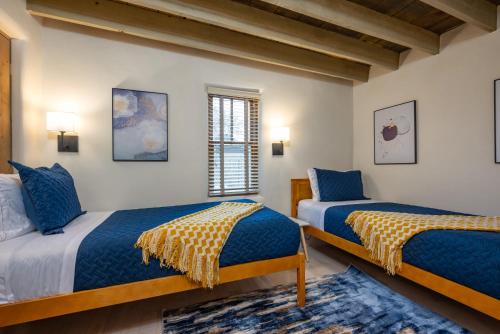Casa Saint Francis- King Bed-Patio & Fire Pit -2BR in Santa Fe, USA