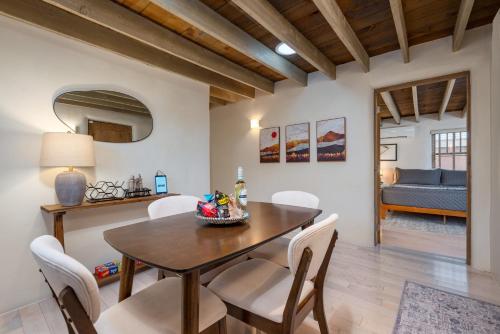 Casa Saint Francis- King Bed-Patio & Fire Pit -2BR in Santa Fe, USA