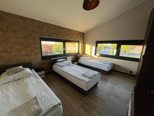 3 twin beds