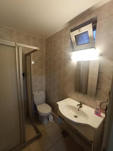 2 double beds, 1 twin bed