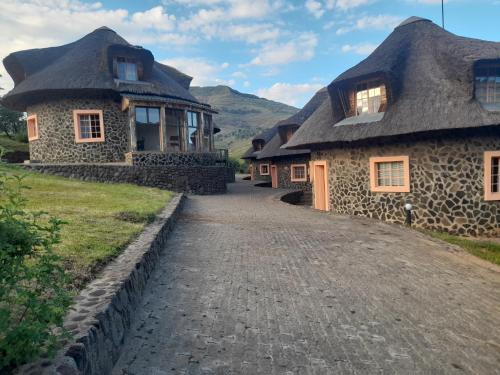 . Liphofung Cave, Chalets