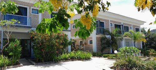 ISLA HOLIDAY HOME ISLA HOLIDAY HOME