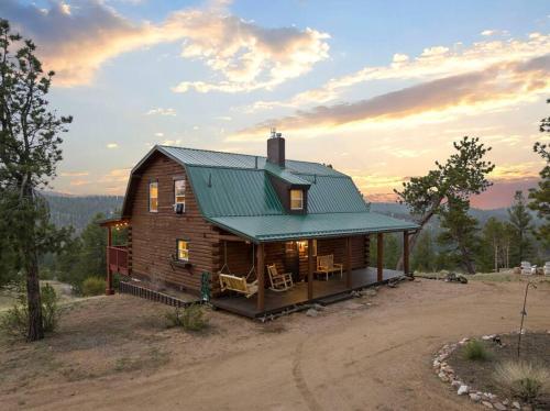 5 Acres! Modern Cabin w/ Pikes Peak View in Florissant, USA