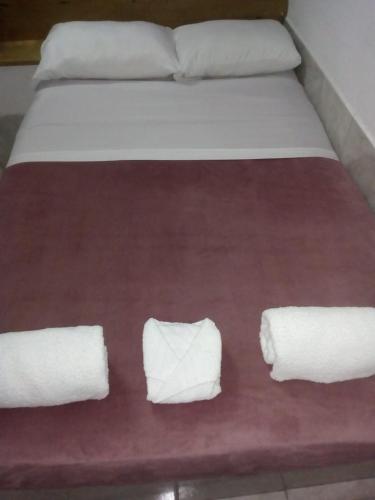1 double bed, 1 twin bed
