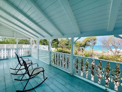 beranda/teres, Turks Head Inne in Grand Turk