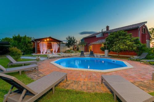 Ferienhaus mit Privatpool für 8 Personen ca 150 qm in Cokuni, Istrien Südküste von Istrien