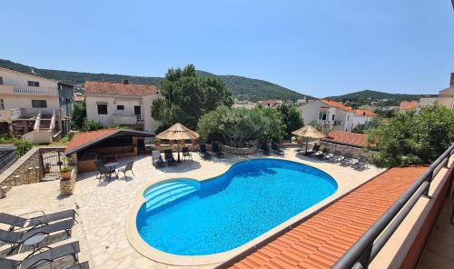Red House Apartment With Swimming Pool