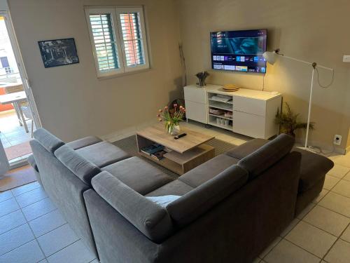 Red House Apartment With Swimming Pool