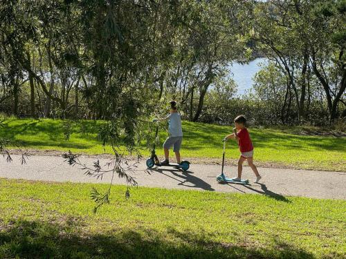 Good Vibes Bayside - Lake Foreshore with Private Pool