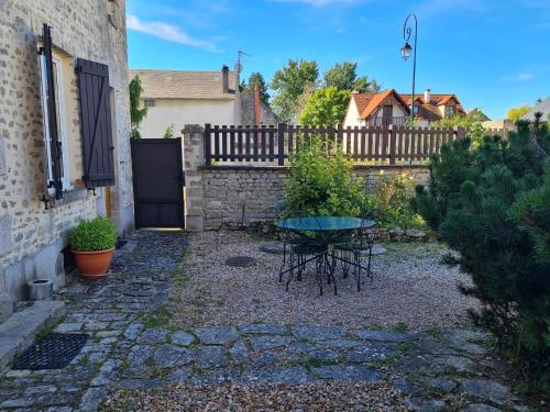 Charmant Gîte au Calme près de Pithiviers avec Jardin et Terrasse - FR-1-590-133 (Charmant Gite au Calme pres de Pithiviers avec Jardin et Terrasse - FR-1-590-133) in 퐁텐블로 시내