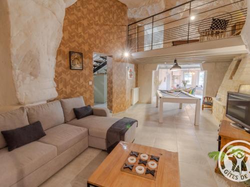 Gîte Les Ulmes, 3 pièces, 4 personnes - FR-1-622-69 (Gite troglodyte unique avec jacuzzi, billard et jardin, pres de Doue La Fontaine et Saumur - FR-1-62) in Meigne ciems