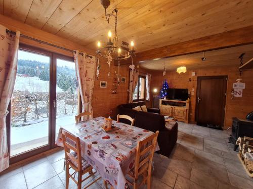 Gîte Ban-sur-Meurthe-Clefcy, 3 pièces, 4 personnes - FR-1-589-182 (Chalet chaleureux face aux pistes, proche Gerardmer, ideal pour famille, balcon et terrasse - FR-1-5) in Ban-sur-Meurthe-Clefcy
