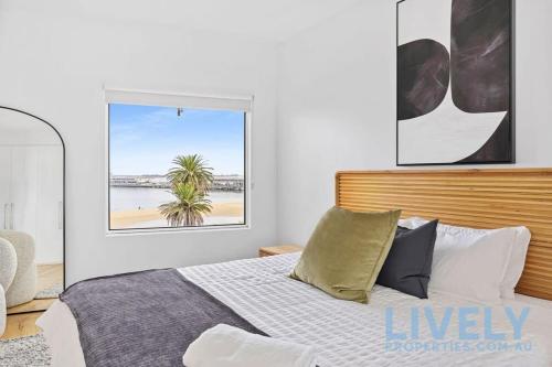 Beach Street Luxury 3 Bed with Beach & Bay Views