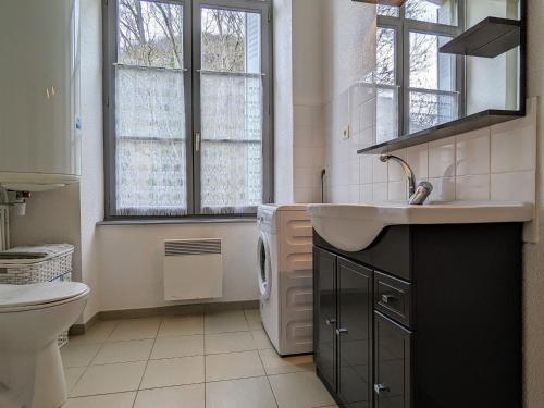 Gîte chaleureux 6 pers avec cour privée en bord de rivière près de Langeac - FR-1-582-11 (Gite chaleureux 6 pers avec cour privee en bord de riviere pres de Langeac - FR-1-582-11) in Laguiole