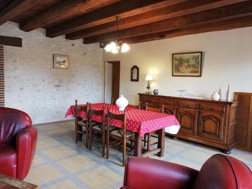 Gîte rénové au calme avec grand terrain, idéal télétravail, proche forêt et karting - FR-1-586-27 (Gite renove au calme avec grand terrain, ideal teletravail, proche foret et karting - FR-1-586-27) in Faverdines