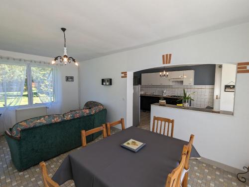 Gîte Montereau, 4 pièces, 6 personnes - FR-1-590-373 (Gite lumineux avec jardin paisible entre Montargis et Sully-sur-Loire, ideal familles et pros - FR-1) in Lorris