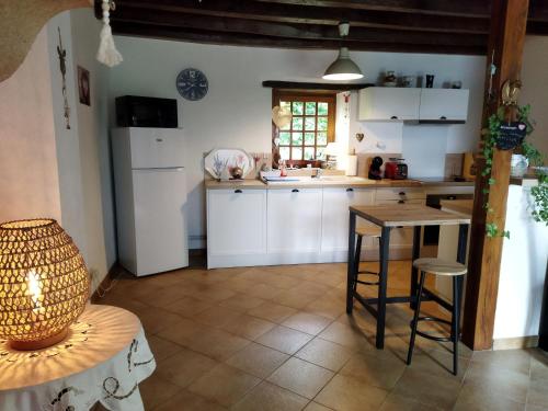Gîte au calme avec verger, à proximité de randonnées et sites culturels - FR-1-586-9 (Gite au calme avec verger, a proximite de randonnees et sites culturels - FR-1-586-9) in Le Châtelet (Centre)