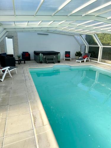 Gîte avec piscine privée couverte chauffée et jaccuzi - Location saisonnière - Éperlecques
