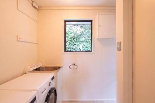 QT Paradise: Panoramic Views & Elegant Comfort - image 10