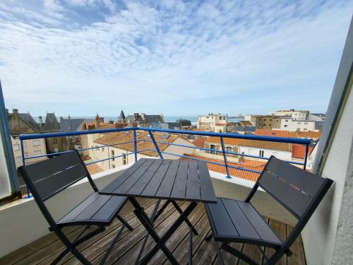 Apartment (5 Adults) room in T2 Mezzanine proche plage avec balcon - Les Sables-d'Olonne - FR-1-92-571