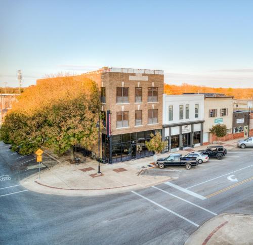 Deluxe Studio in Historic Downtown Building! in Bartlesville, USA