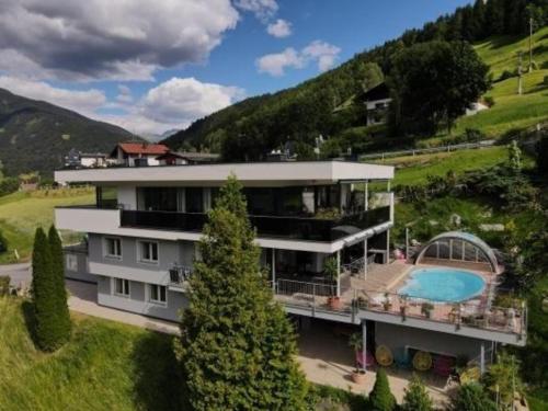 Komfortables Ferienhaus in Landeck mit Privatem Pool