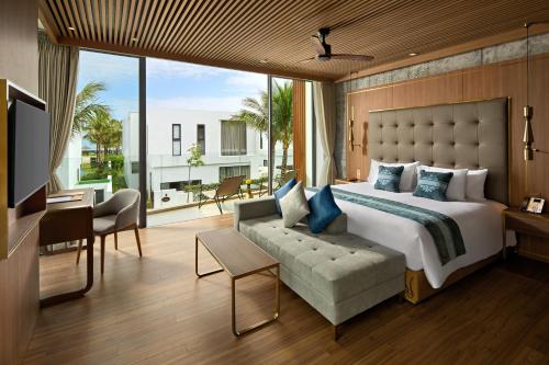 Wyndham Hoi An Royal Beachfront Resort & Villas