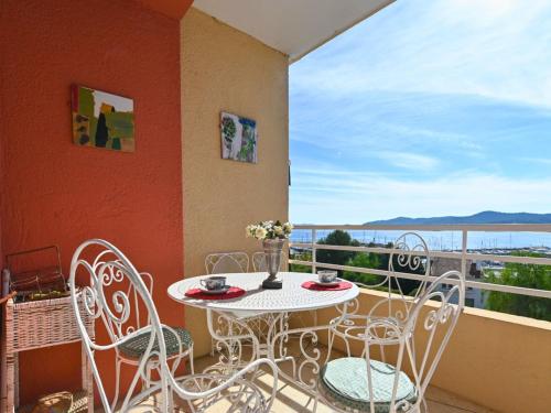 Appartement Le Lavandou, 2 pièces, 4 personnes - FR-1-677-7 - Location saisonnière - Le Lavandou