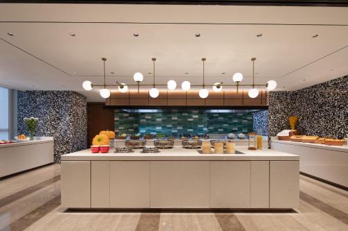 Restaurant, Hilton Garden Inn Beijing Daxing Jinyuan Road in Daxing District