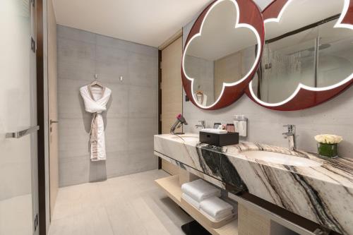 room detail thumbnail 2