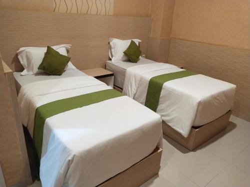 2 twin beds