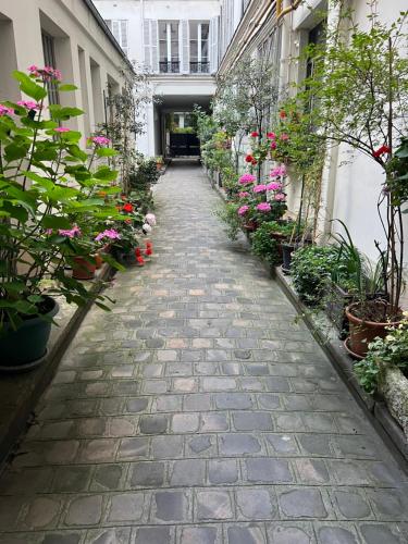 Canal Saint Martin apartments 2