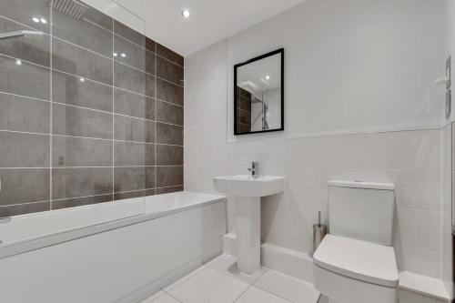 1 Bed Modern Apartment in a Converted Mill - image 8
