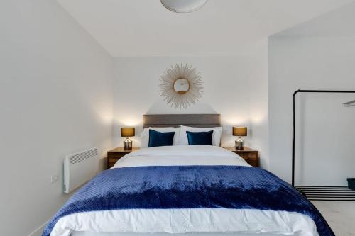 1 Bed Modern Apartment in a Converted Mill - image 2