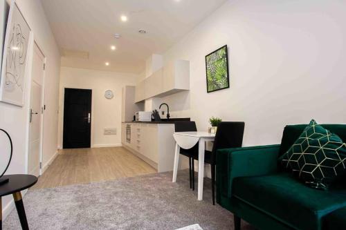 Modern & Stylish 1 Bedroom Apartment in Bolton, Bolton (zdjęcie 11)