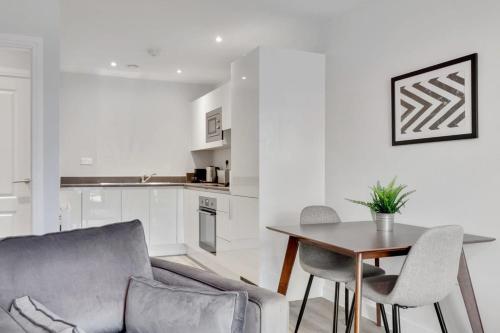 Stylish 1 bed flat in Central Birmingham - image 14